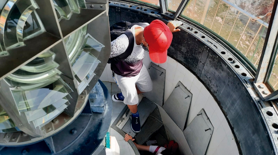 El faro de Mesa Rold&aacute;n de Almer&iacute;a abre de nuevo sus puertas a visitas de escolares