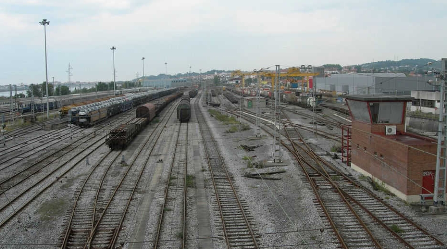 Adif adquiere una gr&uacute;a p&oacute;rtico porta-contenedores para su terminal de Ir&uacute;n