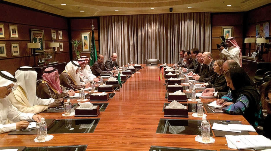 Pastor supervisa en Riad el proyecto del AVE a La Meca