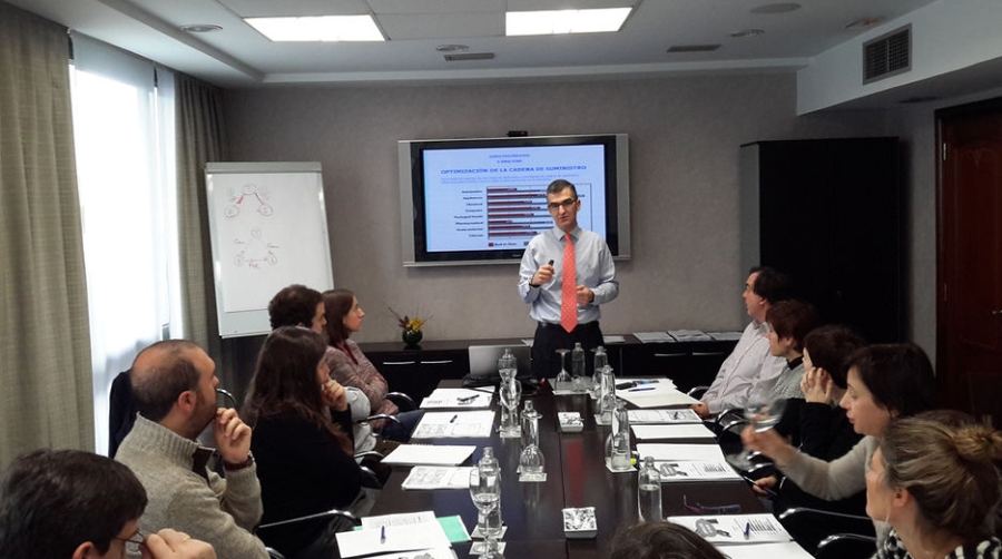 Induing expone las claves de las operaciones triangulares en el comercio internacional