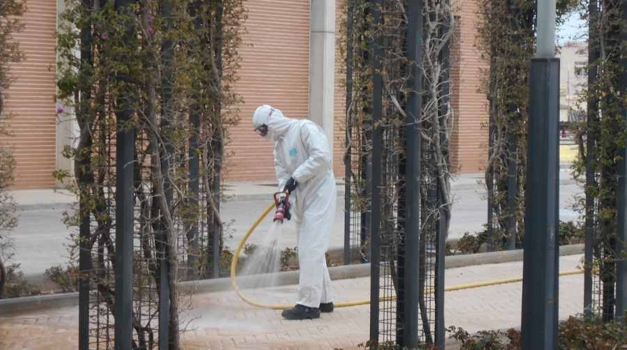 La UME desinfecta por tercera vez varias &aacute;reas del puerto de Valencia como medida preventiva