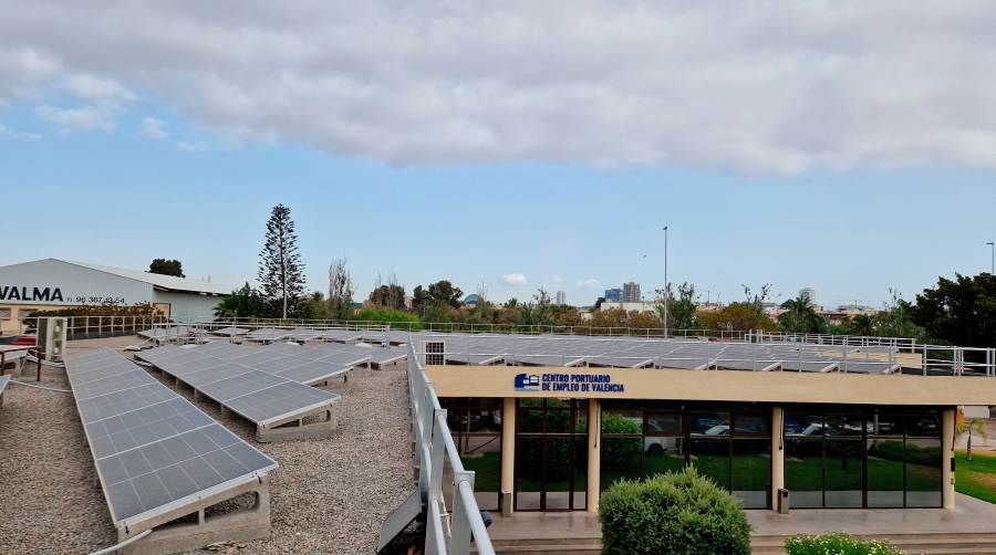 El CPE de Valencia ahorra más del 54% de energía gracias a las placas solares