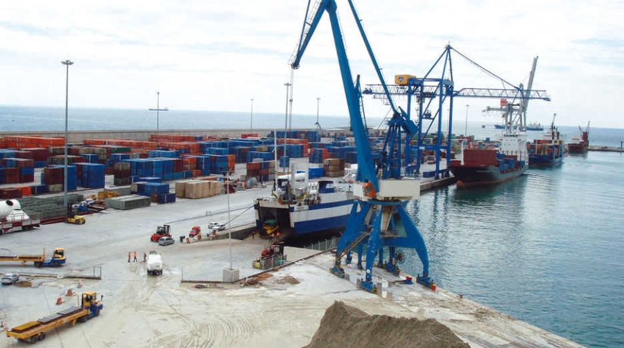 PortCastell&oacute; supera su r&eacute;cord mensual de contenedores en junio moviendo 22.000