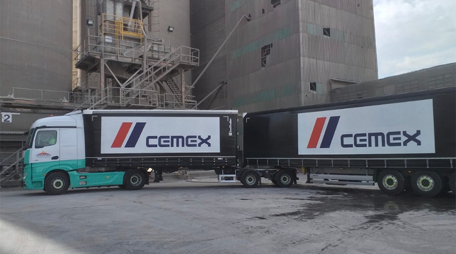CEMEX incorpora a su flota dos megatrucks Mercedes capaces de circular de forma aut&oacute;noma