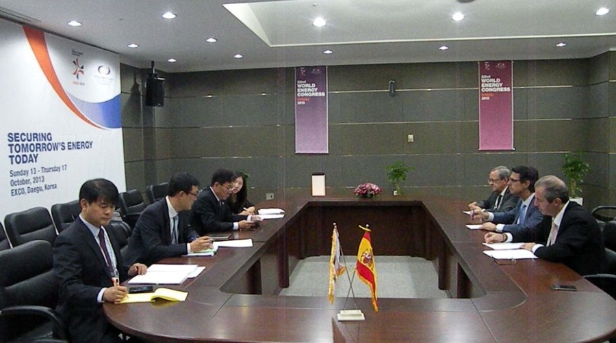 Soria se re&uacute;ne en Seul con Hanjin y Korean Air