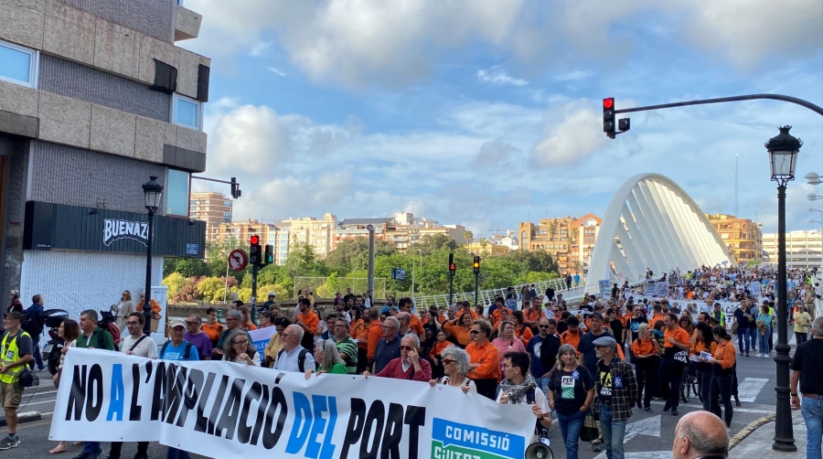 La Comissió Ciutat-Port se manifiesta este viernes en Valencia. Foto L.D.