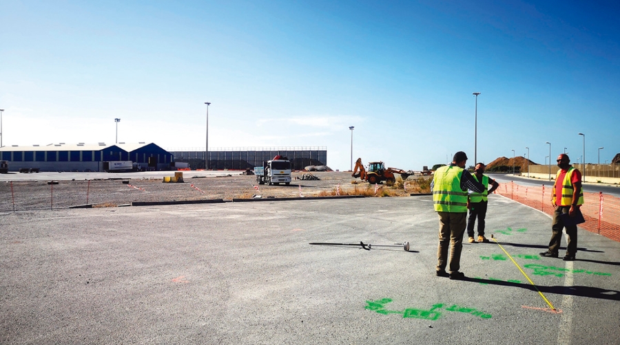 La terminal de tr&aacute;fico pesado cuenta con una superficie de 25.000 metros cuadrados y capacidad para 219 camiones y grandes veh&iacute;culos.