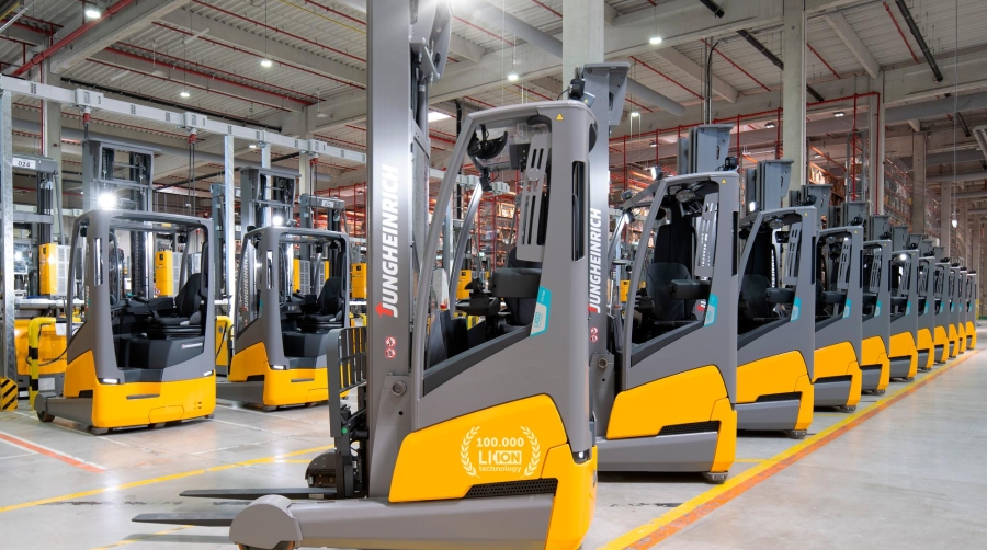 La ETV 216i entregada al almacén de Amazon en Leipzig es una carretilla Jungheinrich POWERLiNE.