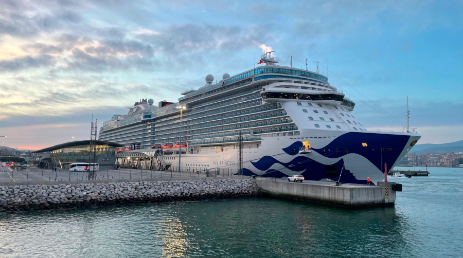 En 2026 el Puerto de Bilbao espera superar las cien escalas, con buques de entre 104 y 344 metros de eslora.