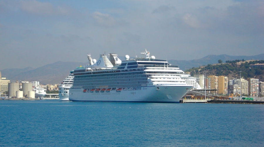 El crucero "Riviera" visita M&aacute;laga por primera vez
