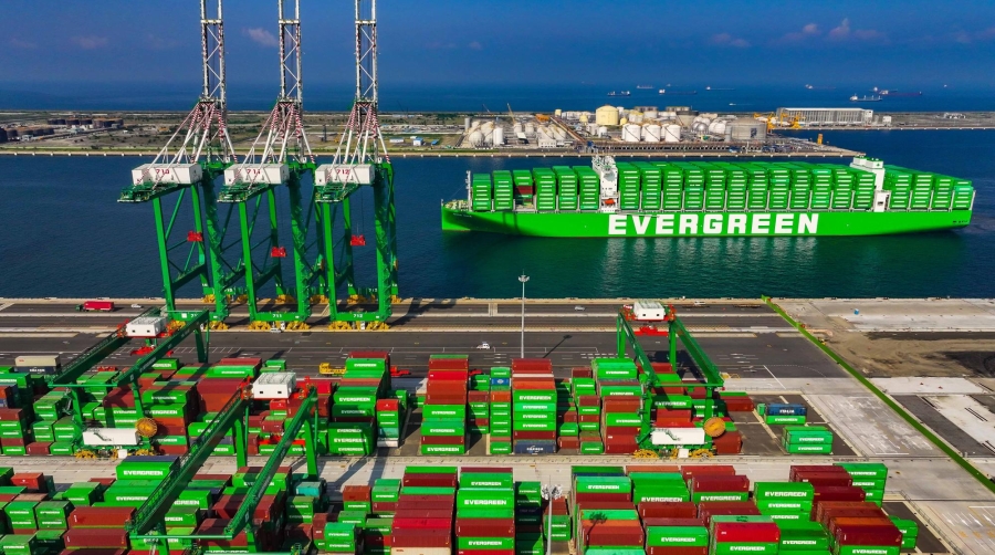 Los buques “que presten servicios regionales a los puertos del Mar Rojo navegarán a aguas seguras cercanas.