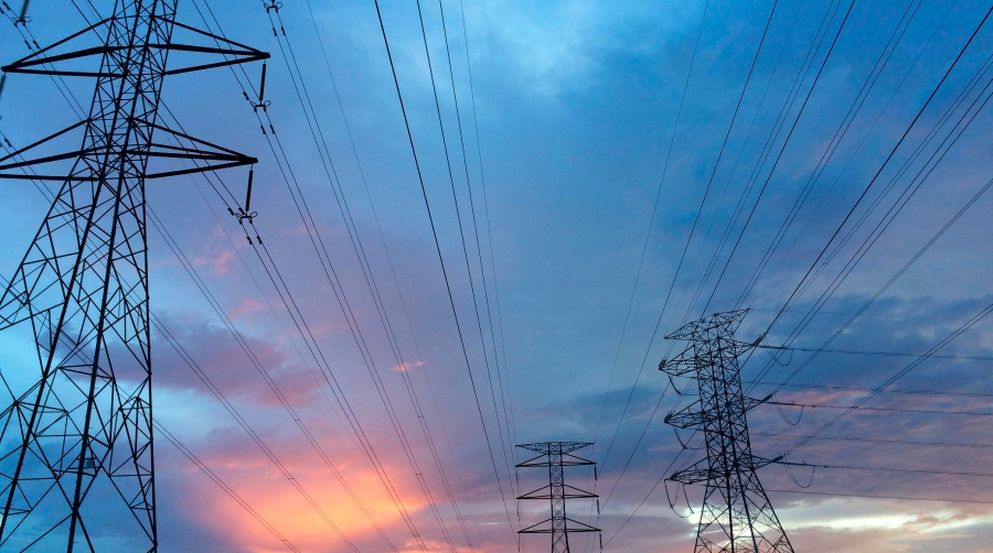 UNO reclama un plan de refuerzo de la red eléctrica que acelere las infraestructuras