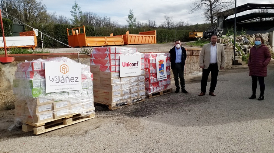LyS J&aacute;&ntilde;ez y Uniconf y reparten m&aacute;s de 80.000 kilos de dulces en centros sanitarios