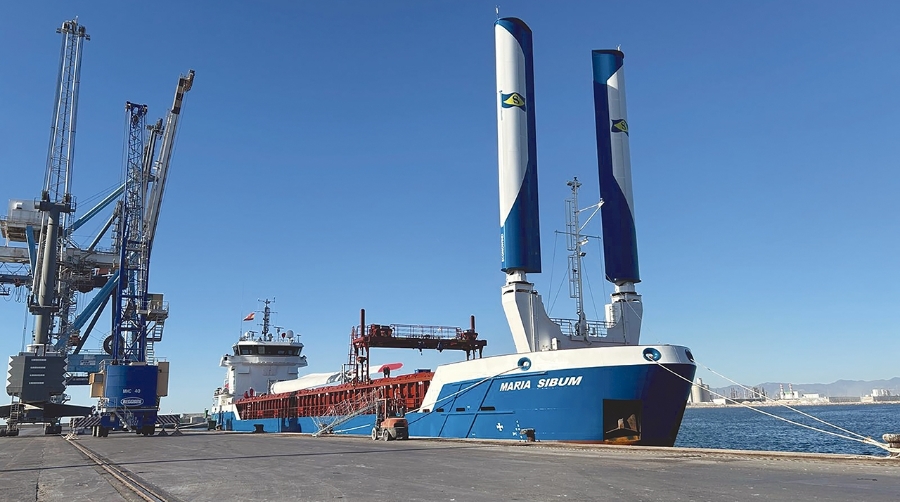 PortCastelló recibe la escala del “Maria Sibum”, impulsado por velas rígidas
