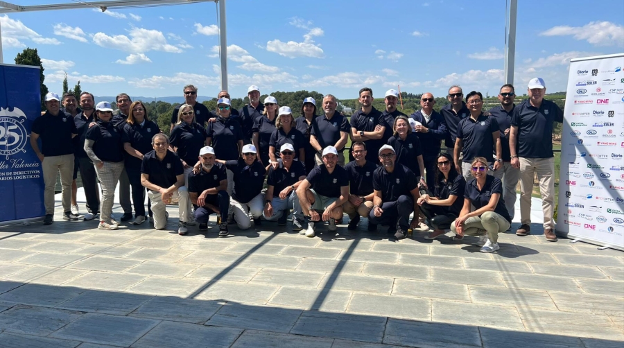 Foto de familia de los participantes en el Torneo de Golf de Propeller Valencia.