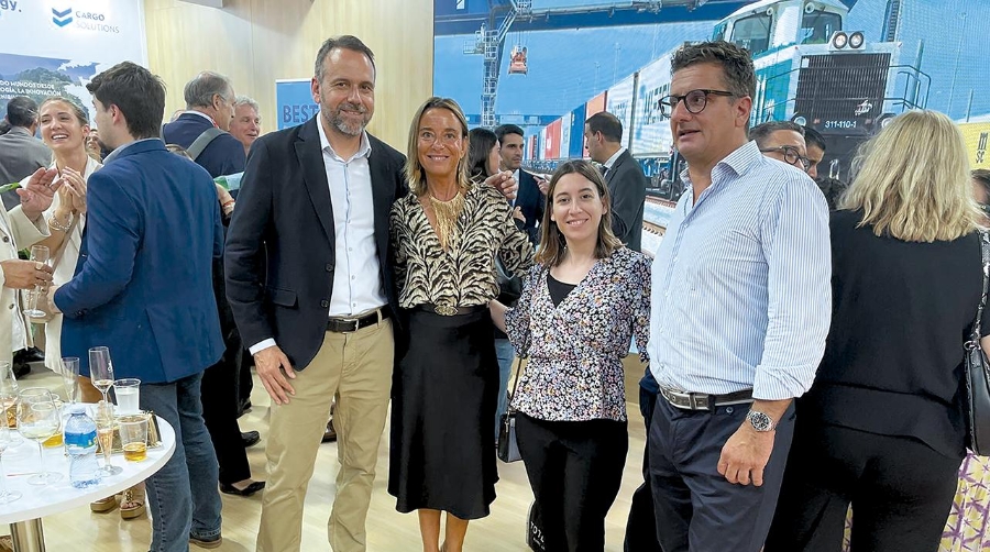 El director Comercial y de Expansión de la Autoridad Portuaria de Castellón, Adolfo Noguero, Dolores Cigalat, Branch Manager de Valencia de Ignazio Messina &amp; C. Spain, Arantxa Barrachina, responsable de Comercial y Marketing de PortCastelló y Federico Spinnato, Country Manager de Ignazio Messina &amp; C. Spain.