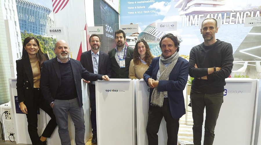 De izquierda a derecha: Marina Sáez, directora de Comunicación de la Fundación Valenciaport; Juan Manuel Díez, jefe de Planificación Estratégica e Innovación de Valenciaport; Jorge Marcos, lead Opentop project manager; Chema Leal, ecosystem builder de Opentop; Yolanda Trujillo, project manager de Opentop; Antonio Torregrosa, director general de la Fundación Valenciaport; y Salvador Furió, director de Innovación y Desarrollo del Clúster de la Fundación Valenciaport.