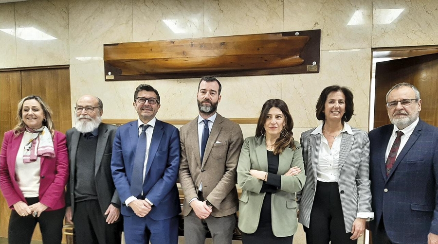 Álvaro Rodríguez Dapena, presidente de Puertos del Estado, junto al Comité Nacional de Bienestar de la Gente de Mar.