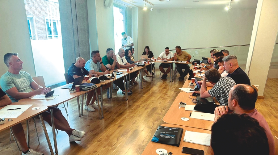 Reunión del sindicato Coordinadora previa a la constitución de la Comisión Negociadora.