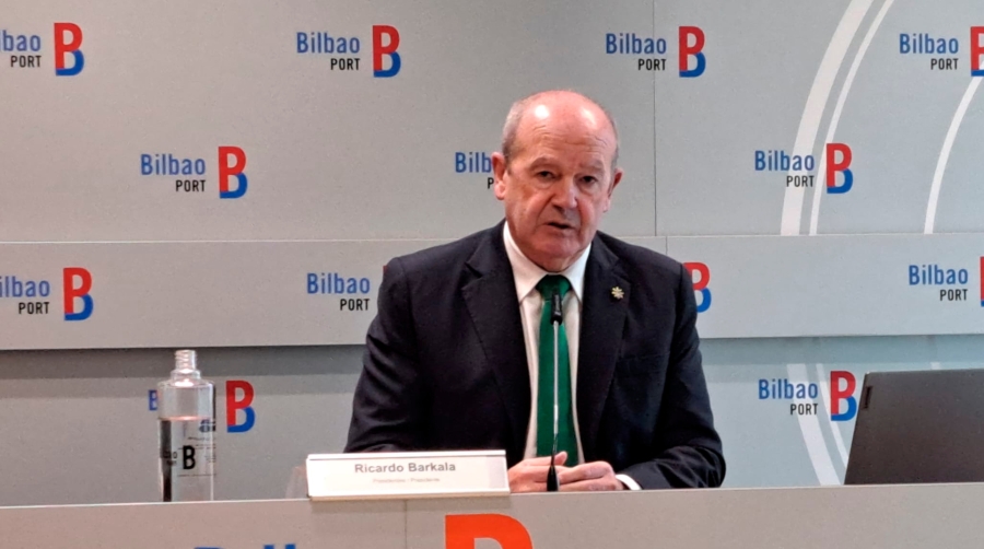 Ricardo Barkala, presidente de la AP de Bilbao, durante su anuncio esta mañana. Foto J.P.