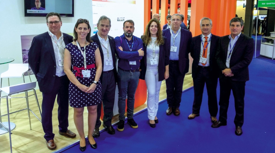 Desde la izquierda: Troy Collard, director general de Paceco Corp.; Irene Sánchez Peñas, directora de Servicios de Paceco Momentum; May de Daborenea, de Paceco; Jorge Segura, director técnico de de CSP Iberian Bilbao Terminal; Nuria Fominaya, CMO de Paceco Momentum; Eduardo Laboa, CFO de Paceco Momentum; Jon Pastrana, CEO de Debusman; Roberto Bartolomé, de UniportBilbao. Foto J.P.