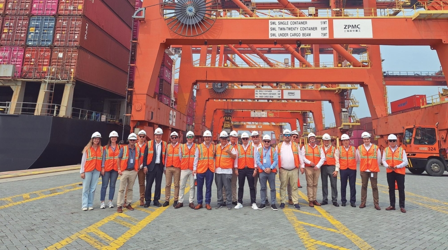 Visita a ICTSI para conocer la terminal de contenedores de Manila.