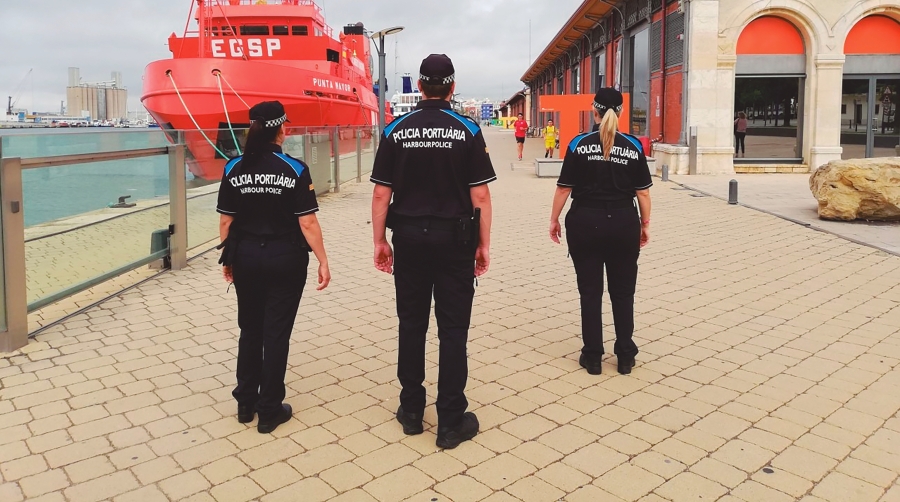 Port Tarragona cuenta con la vigilancia de la Policía Portuaria y dispone de una base permanente de la Guardia Civil.