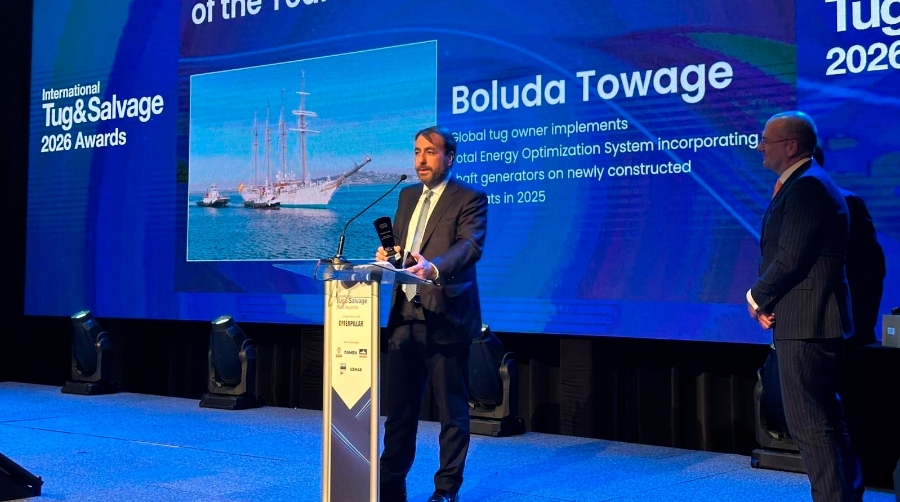 Boluda Towage recibe esta distinción en reconocimiento a su compromiso continuo con la innovación mediante la implementación de sistemas de optimización energética en sus nuevas construcciones, apostando por operaciones de remolque cada vez más eficientes y sostenibles.