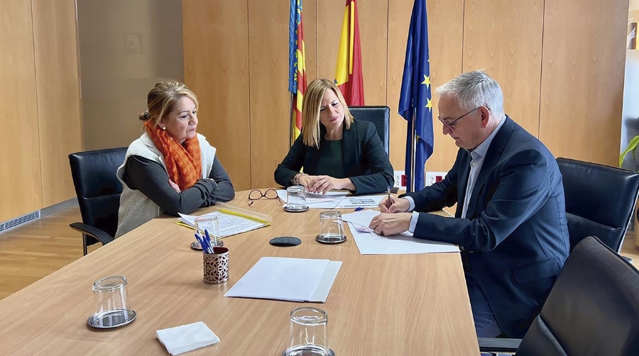 La eurodiputada, Inmaculada Rodríguez Piñero; la delegada del Gobierno en la Comunitat Valenciana, Pilar Bernabé y el Comisionado del Gobierno para el desarrollo del Corredor Mediterráneo, Josep Vicent Boira.