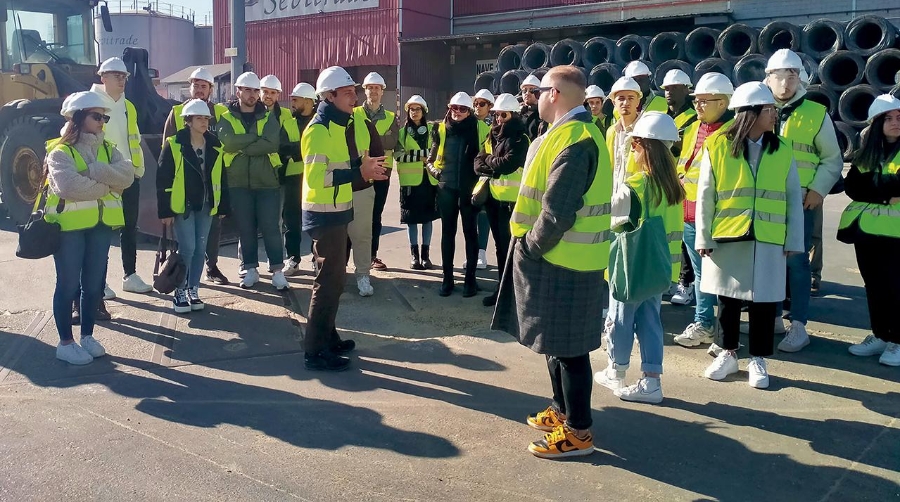 En el recorrido ofertado se explica la trayectoria histórica de la empresa y su contexto.