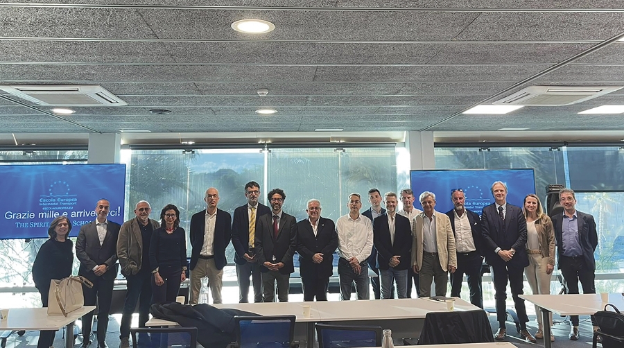 Representantes de Escola Europea y Spediporto tras la firma del acuerdo.