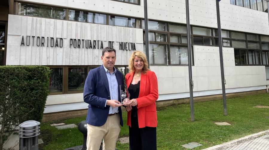 El Puerto de Huelva recibe el premio Working with Nature por el modelo de gestión de los dragados