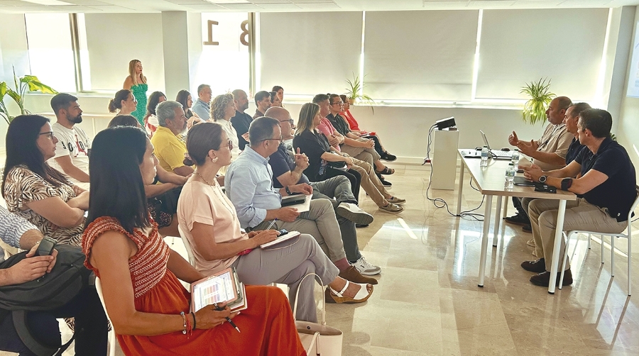 El Ayuntamiento de Riba-roja de Turia ha celebrado esta mañana, en la sede de Ribactiva, la presentación oficial del nuevo ciclo de Formación Profesional de Grado Superior en Transporte y Logística.