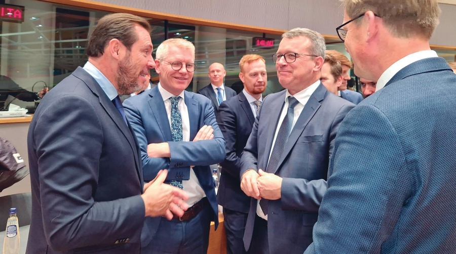 El ministro Puente junto a otros homólogos europeos en la reunión de esta mañana.