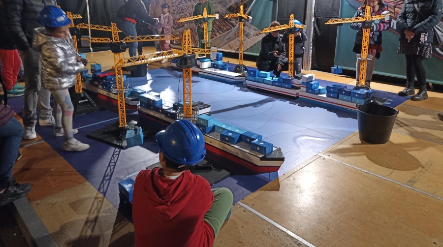 Port de Barcelona enciende sus luces de Navidad