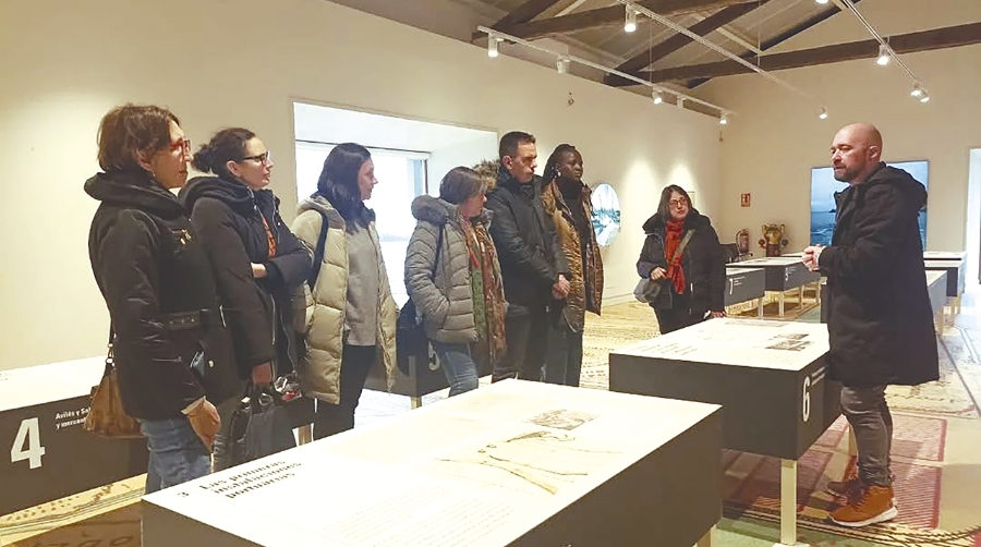 Por primera vez, el número de visitantes no avilesinos supera a los locales.