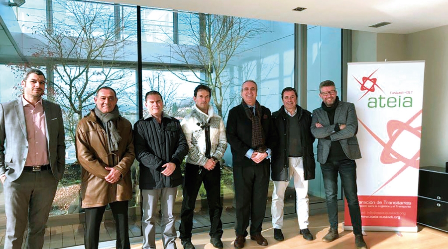 Asamblea General de ATEIA Euskadi OLT: Desde la izquierda: Jorge Rodr&iacute;guez, secretario t&eacute;cnico, Jos&eacute; Ram&oacute;n Lec&aacute;roz, vicepresidente; Aitor Artaza, presidente; &Iacute;&ntilde;igo Ustariz, vocal; V&iacute;ctor Mart&iacute;n, tesorero; Gonzalo Bernas, secretario; I&ntilde;aki Ugartemend&iacute;a, vocal.