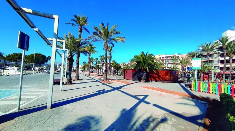 AP Baleares remodela el paseo marítimo del puerto de Alcúdia