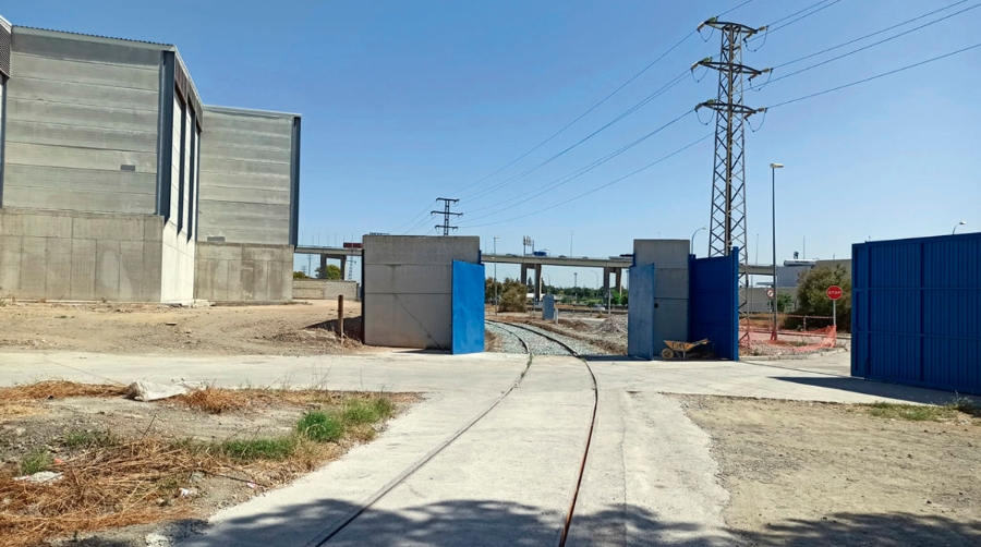 El tramo de v&iacute;a de Carb&oacute;n Puerto forma parte del ramal que integra la red ferroviaria del Puerto de Sevilla.