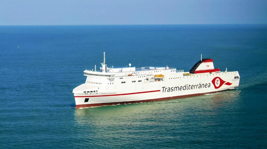 Armas Trasmediterránea concentra en Cádiz sus operaciones entre la península y Canarias