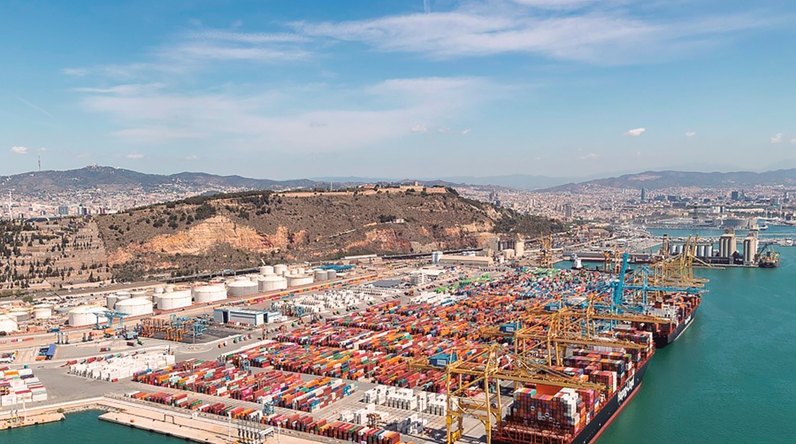 El tráfico de contenedores en el puerto de Barcelona hasta septiembre ha sido de 2,82 millones de TEUs.