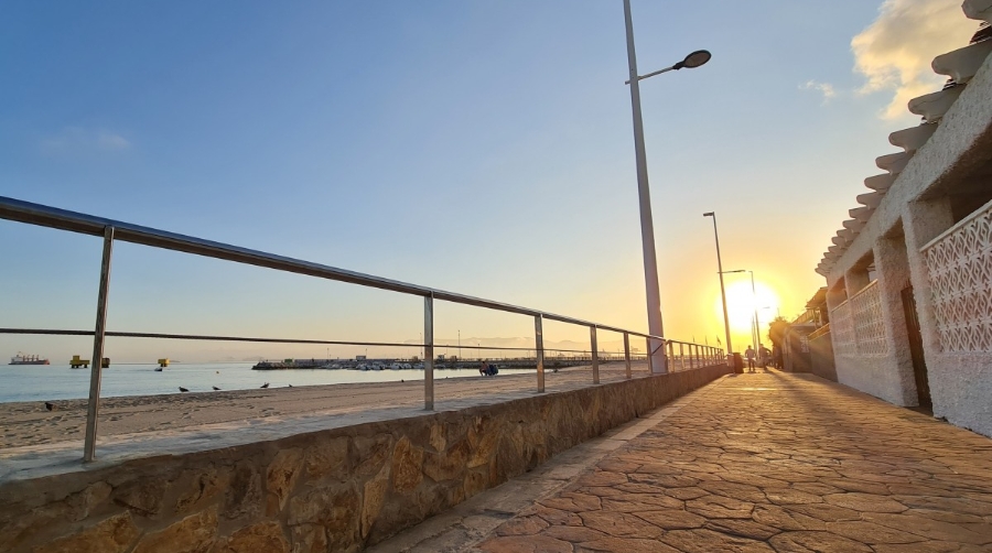 Puerto de Algeciras inaugura el Paseo Mar&iacute;timo en homenaje a Javier Beza