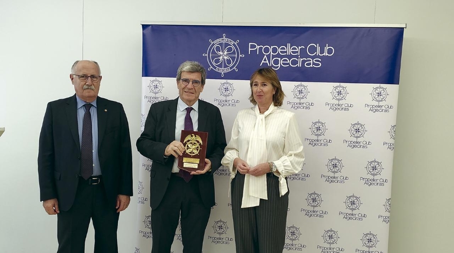 Juan Ureta, presidente del Propeller Club Algeciras, Aurelio Martínez, ex presidente del Puerto de Valencia e Isabel Millán Rocha, vicepresidenta del Propeller Club de Algeciras.