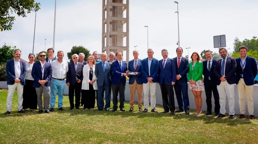 La APBA homenajea al capitán marítimo Julio Berzosa tras su jubilación