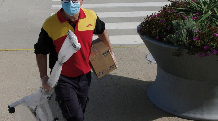 DHL refuerza sus servicios de entrega a domicilio para dar cobertura farmacol&oacute;gica.