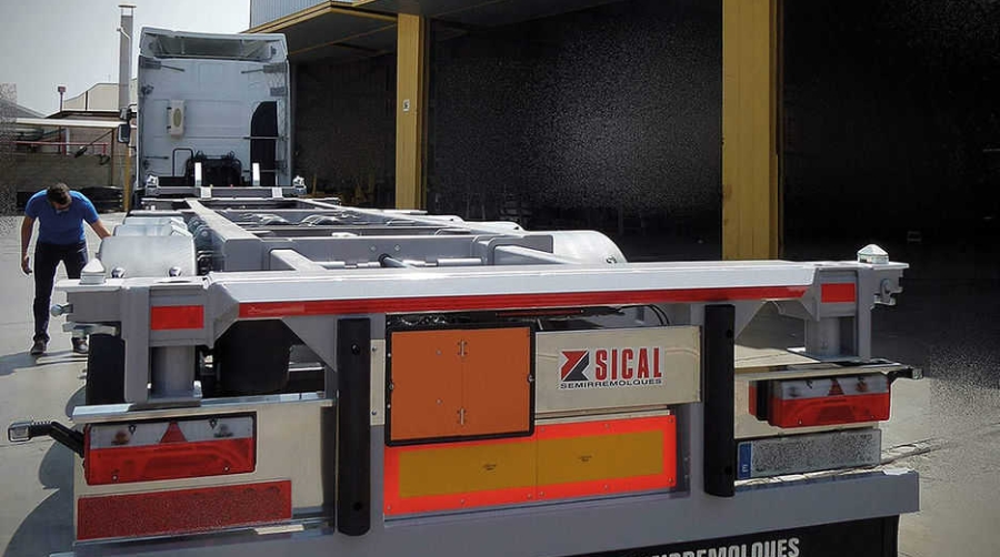 Lopeval incorpora dos tractoras y tres plataformas &quot;para atender las necesidades de nuestros clientes&quot;