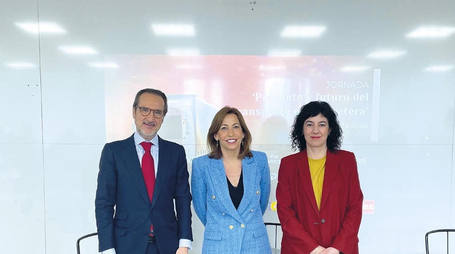 De izquierda a derecha: Francisco Aranda, presidente de UNO; Natalia Chueca, consejera de Servicios Públicos y Movilidad del Ayuntamiento de Zaragoza; y Susana Val, directora del ZLC.