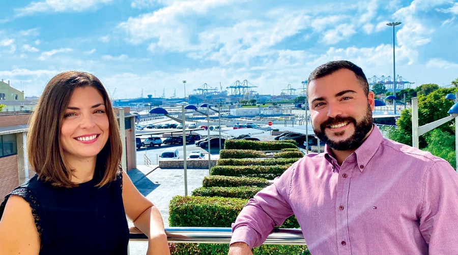 Luc&iacute;a Calabria y Alexandre S&aacute;nchez, presidenta saliente y nuevo presidente del Propeller Junior de Valencia.