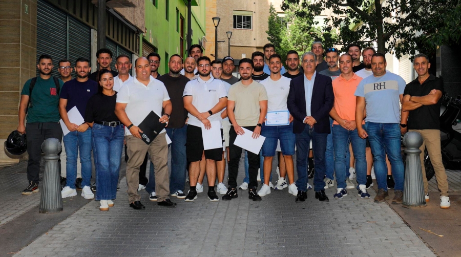 Estibadores portuarios de Santa Cruz de Tenerife reciben sus certificados de profesionalidad