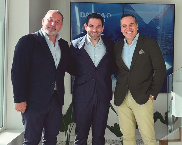 $!Carlos Tomás, CEO de Datisa Forwarders, flanqueado por Frank Miquel Bononad, Chief Business Development Officer y Daniel Mozo, Chief Strategy Officer. Foto Datisa.